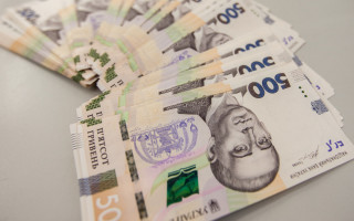 Назвали средние зарплаты по областям в Украине