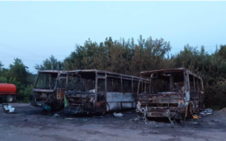 Невідомі під Києвом знову спалили автобуси