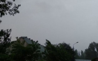 Массовые ДТП и сорваны крыши: ураган поставил «на уши» Киев