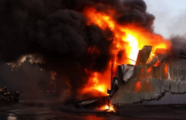 Киян вразили наслідками пожежі на складах секонд-хенду, є відео