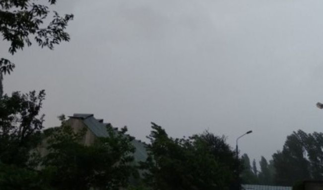 Массовые ДТП и сорваны крыши: ураган поставил «на уши» Киев