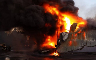 Киян вразили наслідками пожежі на складах секонд-хенду, є відео