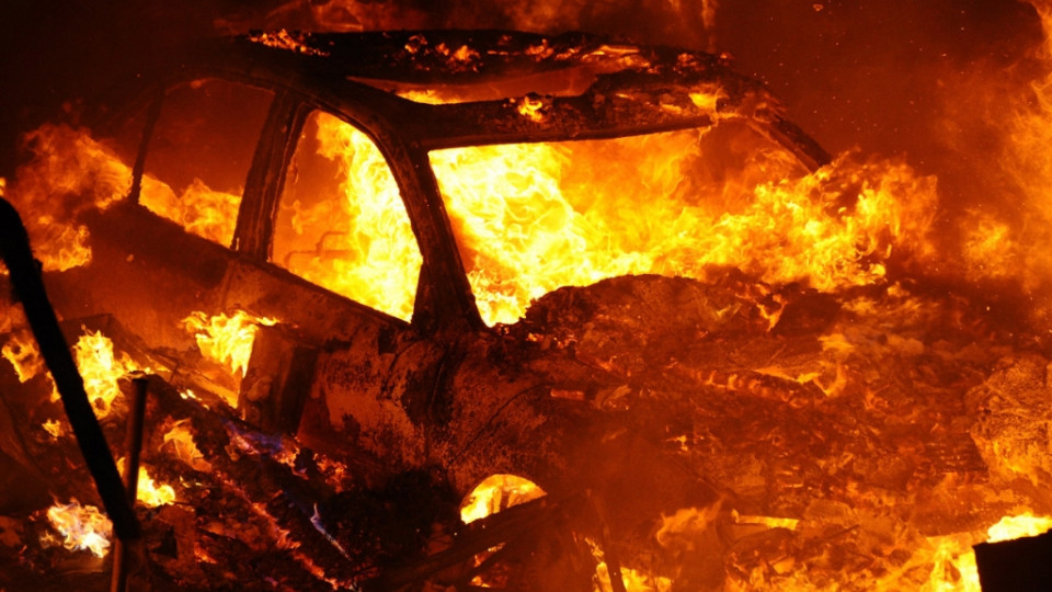 Відразу два автомобілі згоріли у Києві: що сталося