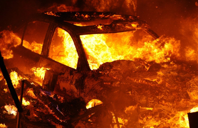 Відразу два автомобілі згоріли у Києві: що сталося