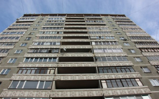 Невідомі скинули тіло: в Ужгороді із балкону 9-го поверху випав чоловік