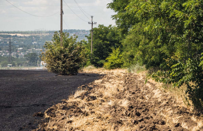 Масштабный пожар на поле в Днепре показали с высоты птичьего полета