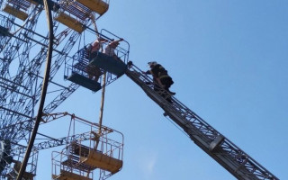 Застряли на «чертовом колесе»: под Хмельницком произошло ЧП