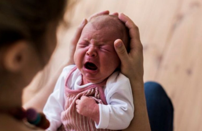 Забій голови і перелом носа: горе-мати побила немовля на Тернопільщині