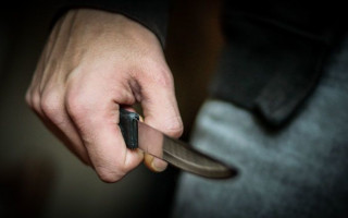 Невідомі з ножем напали на чоловіка у Тернополі