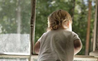 Трагедія у Києві: дитина випала з 9 поверху