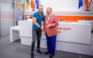 Винник и Поплавский собрались в предвыборный тур, а Слава из «НеАнгелов» развелась с мужем: новости шоубиза