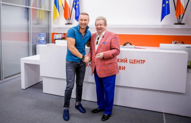 Винник и Поплавский собрались в предвыборный тур, а Слава из «НеАнгелов» развелась с мужем: новости шоубиза