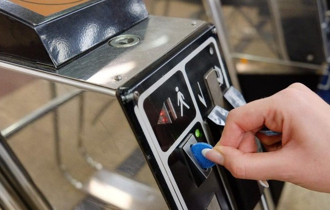 Відмова від жетонів: чим київське метро замінить звичний спосіб оплати проїзду