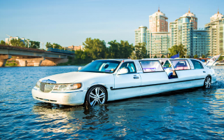 Киевлянам на заметку: теперь по Днепру можно плавать на лимузине
