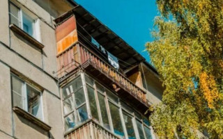 Неадекват в Киеве закрыл на балконе собственную мать