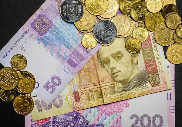 Пенсии в Украине: Гройсман заявил о новом повышении