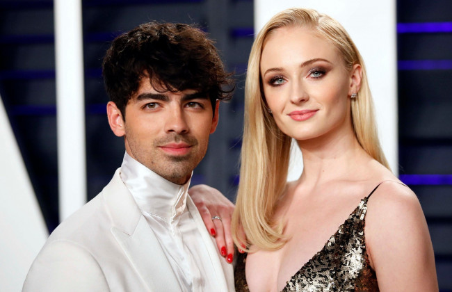 Софи Тернер во второй раз сыграла свадьбу, а в Стокгольме задержали известного рэпера: новости шоубиза