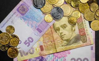 Пенсии в Украине: Гройсман заявил о новом повышении