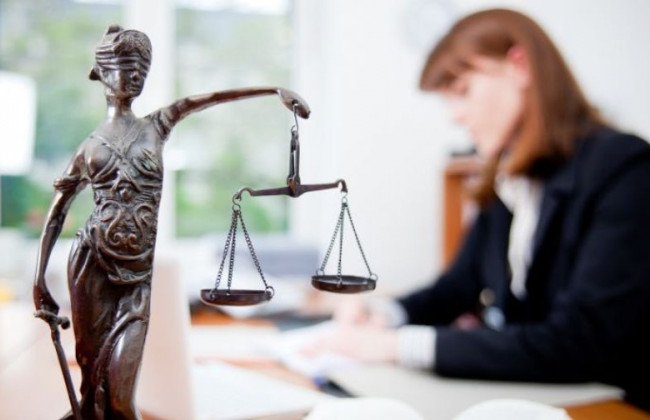 Присвоила магазин и квартиру: в Днепре разоблачили женщину-адвоката