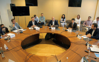 «Слуга Народу» назвала перші кроки на шляху до завершення війни на Донбасі