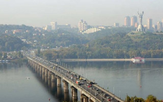 Водителям на заметку: на одном из мостов в Киеве ограничивают движение