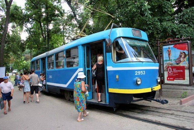 Горе-родители забыли ребенка в трамвае в Одессе
