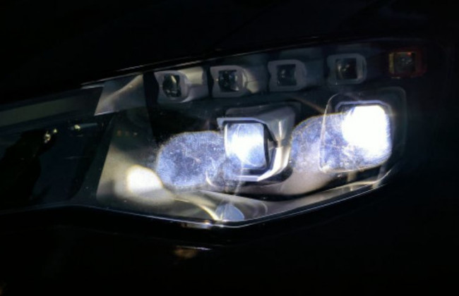 «Бьют» до 600 метров и не ослепляют: создали уникальные фары