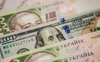 Курс доллара в Украине рекордно подешевел