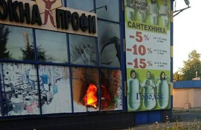 Масштабный пожар в Луганской области: горел супермаркет