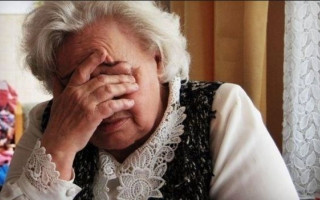 Понад $5 тисяч видурив шахрай у пенсіонерки в Києві