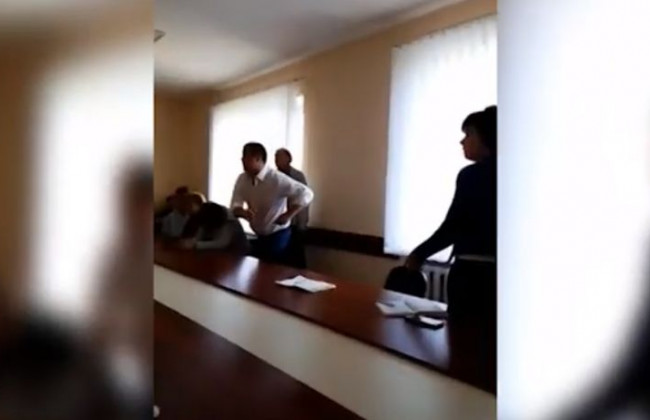 Под Черниговом нардеп напал на председателя сельсовета: появилось видео