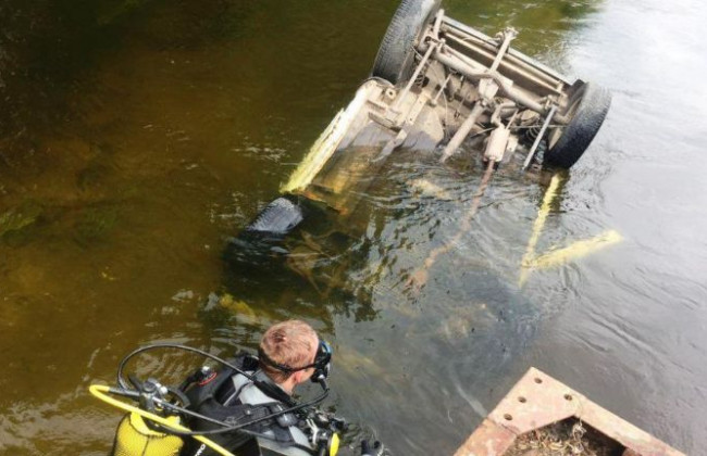 Смертельное ДТП под Черниговом: легковушка слетела с моста в реку