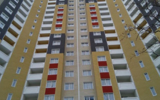 Трагедія на Львівщині: з вікна багатоповерхівки випав 3-річний хлопчик