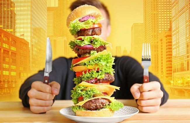 Почему люди переедают: назвали неожиданную причину