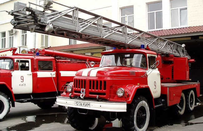 Під Києвом спалахнув магазин депутата облради, фото