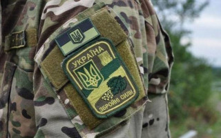 Под Киевом в результате ДТП вспыхнул военный автомобиль: двое солдат сгорели заживо