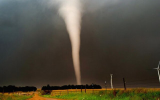 Потужний смерч пронісся Мелітополем: є відео