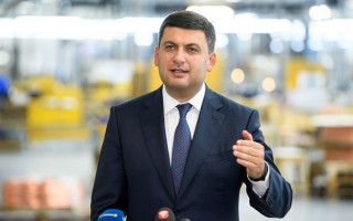 Гройсман наказав знайти кошти для проведення військового параду