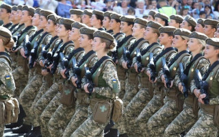 Чи потрібен українцям парад: в соцмережах виникла суперечка