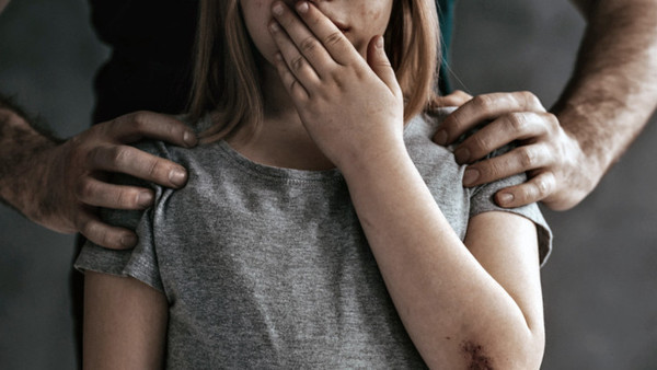 Жестоко изнасиловал и угрожал убить: под Черниговом педофил напал на девочку