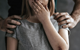 Жестоко изнасиловал и угрожал убить: под Черниговом педофил напал на девочку