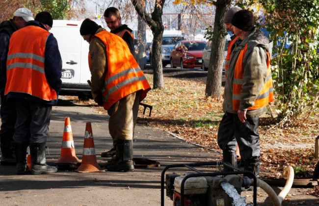 На деяких вулицях Києва зникла холодна вода: що сталося