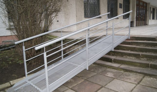 Як облаштувати пандус при вході до будинку: пояснення Мінрегіону