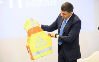 Кабмин раздаст школьникам «ночную» форму: подробности нововведения