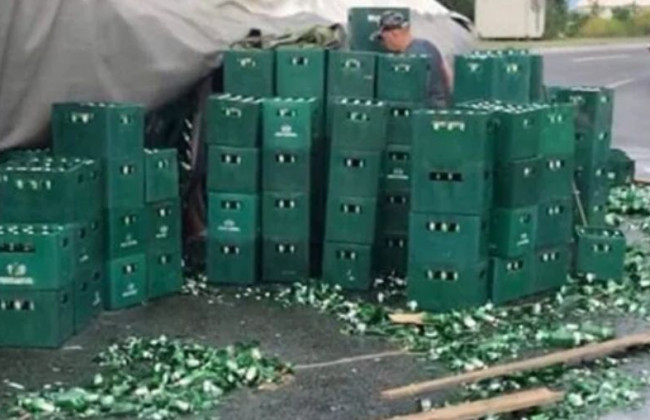 Вантажівка з пивом потрапила в ДТП під Києвом: перші подробиці