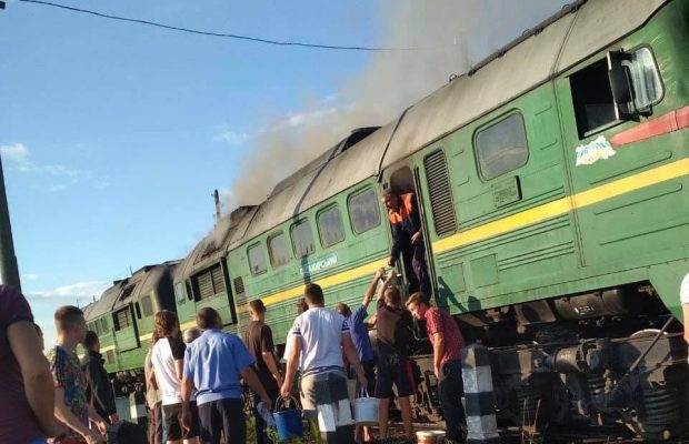 На Львівщині під час руху спалахнув потяг