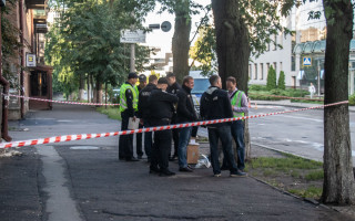 У Києві обстріляли будівлю відомого телеканалу: перші подробиці