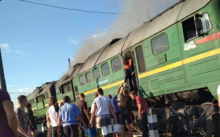 На Львівщині під час руху спалахнув потяг