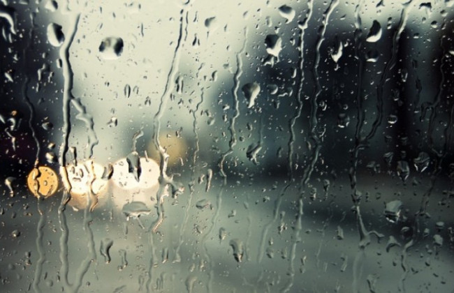 В Киеве прошел сильный ливень: дороги «плывут», видео