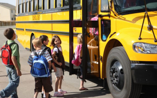 Киевские школьники смогут ездить в транспорте по льготам: что нужно знать